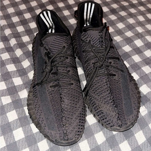 adidas Yeezy Boost 350 V2 is available for purchase on au PAY Market -  Imported Goods Online Store Co.Ltd. | au PAY Market - Online Shopping Site